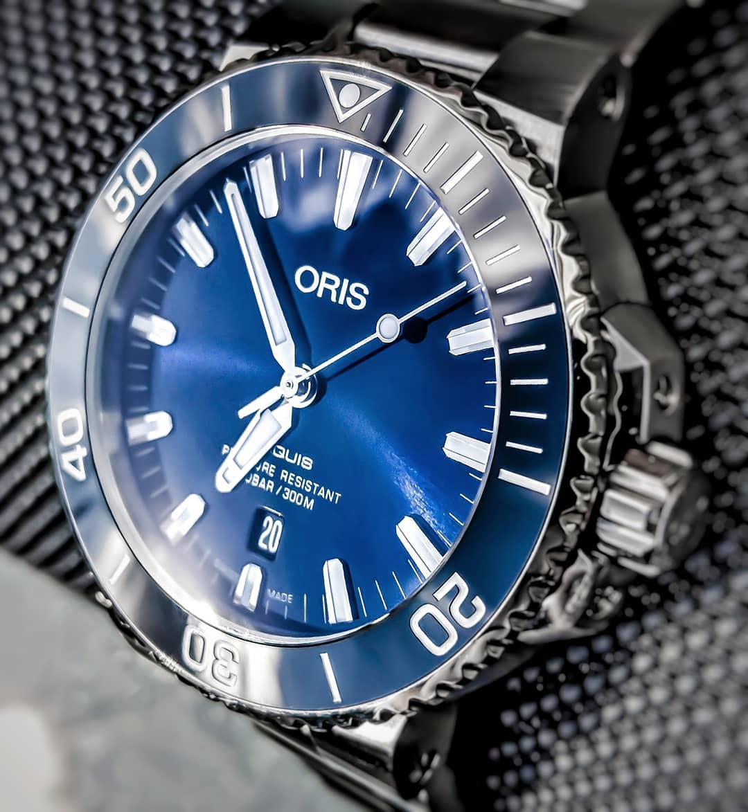 康卡斯和豪利时潜水表哪个好,绿水鬼掰手腕