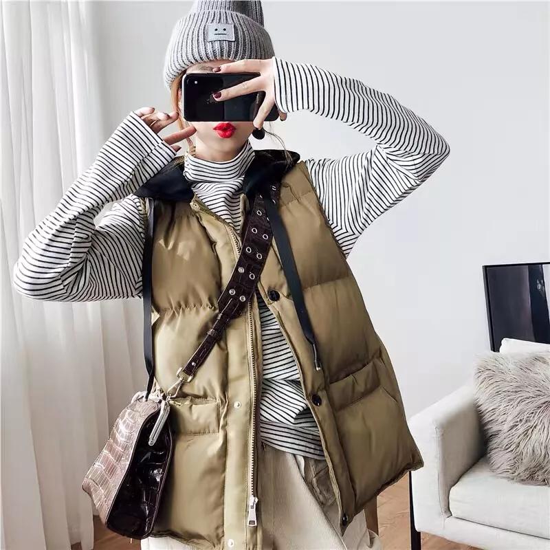 棉马甲搭配微喇牛仔裤,黑色马甲搭配牛仔裤秋冬季