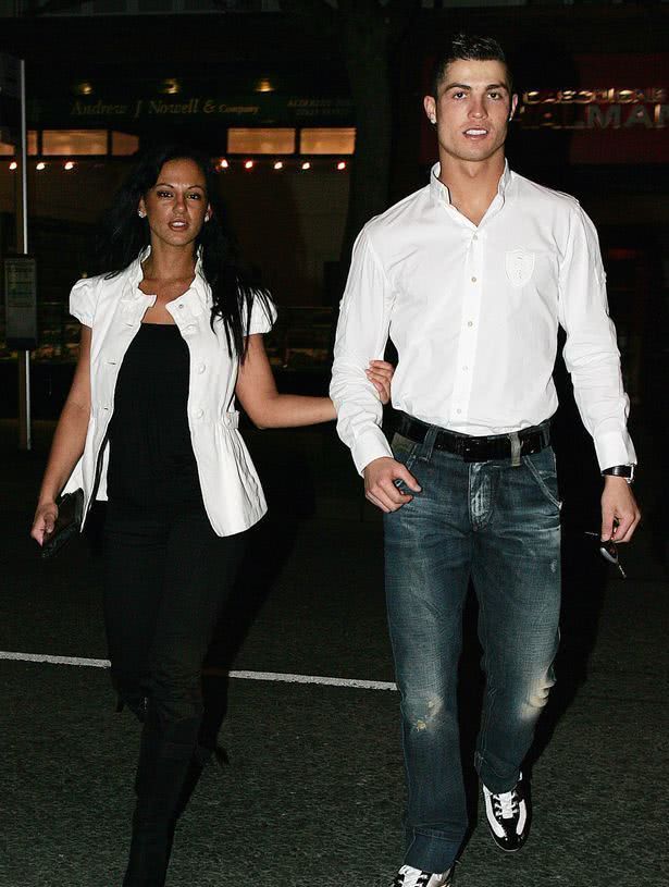 伊莲娜夸赞c罗,伊莲娜指责c罗