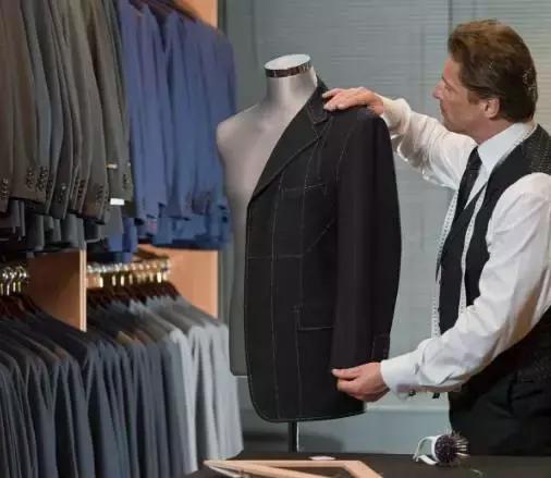 怎么选西装最合适的面料,西装面料的选用特点和标准有哪些