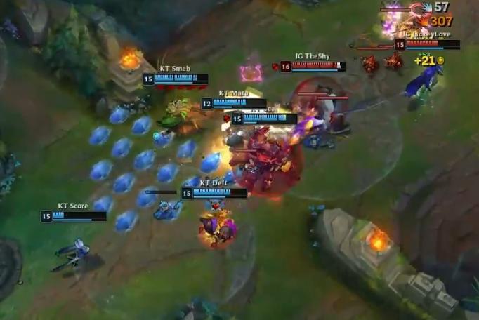 jackeylove霞闪现打kt赛后采访,喻文波jackeylove霞出装