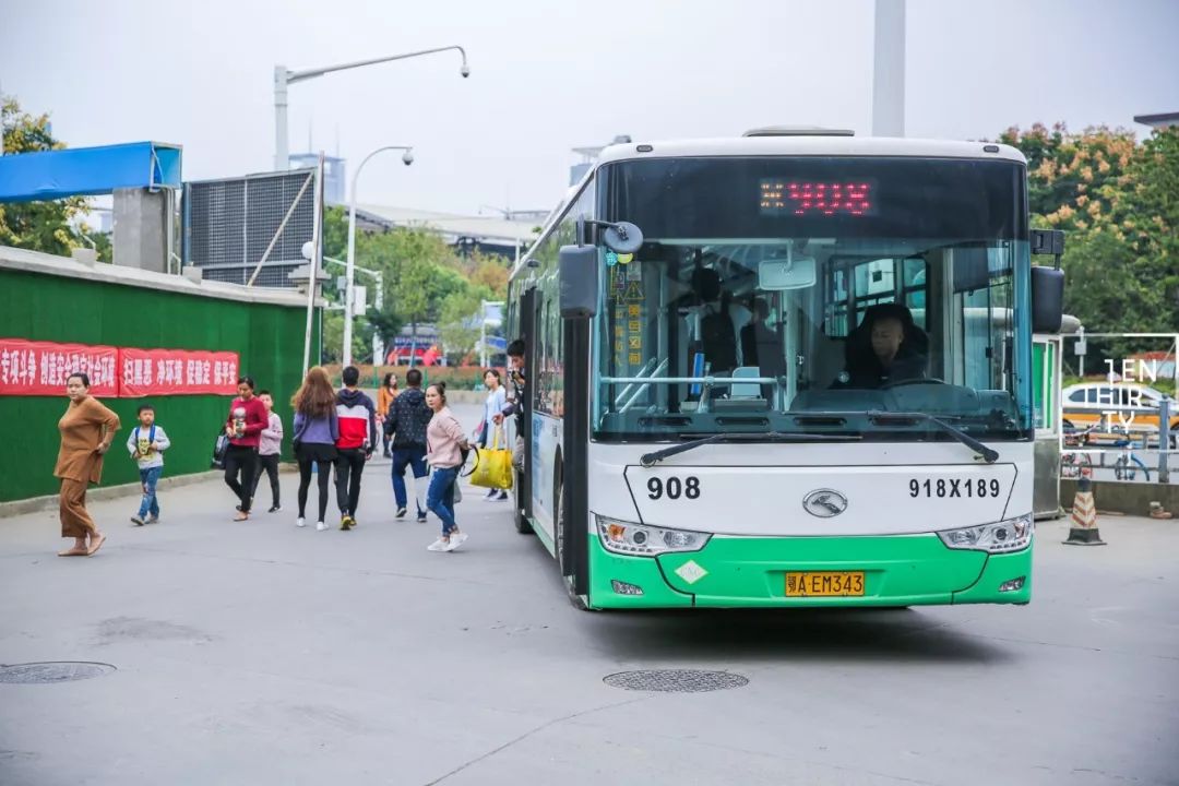 武汉每一辆901，都承载着江夏上万学子的青春！