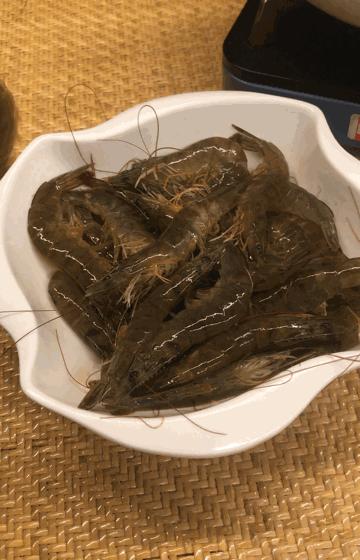 昆明闹市这家12年老店,独创傣式火锅一年只卖89天,大闸蟹涮着吃