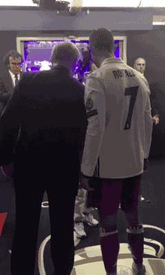 c罗该何去何从来时青涩去时传奇,c罗时隔几年再次踏上绿茵草地