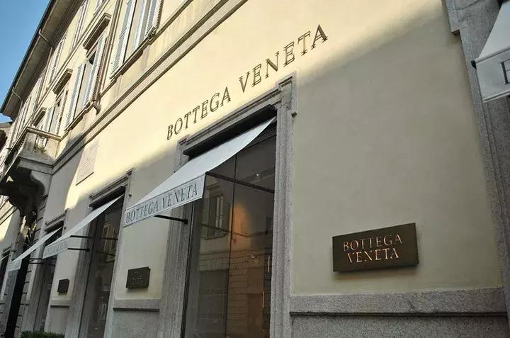 为什么现在的人都喜欢和有钱人玩,为什么有的人喜欢跟有钱人交朋友