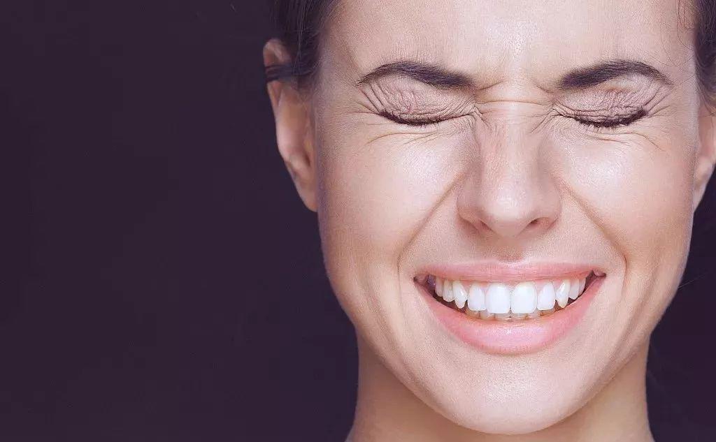 教你一招怎样淡化法令纹,什么方法可以最有效的去除法令纹