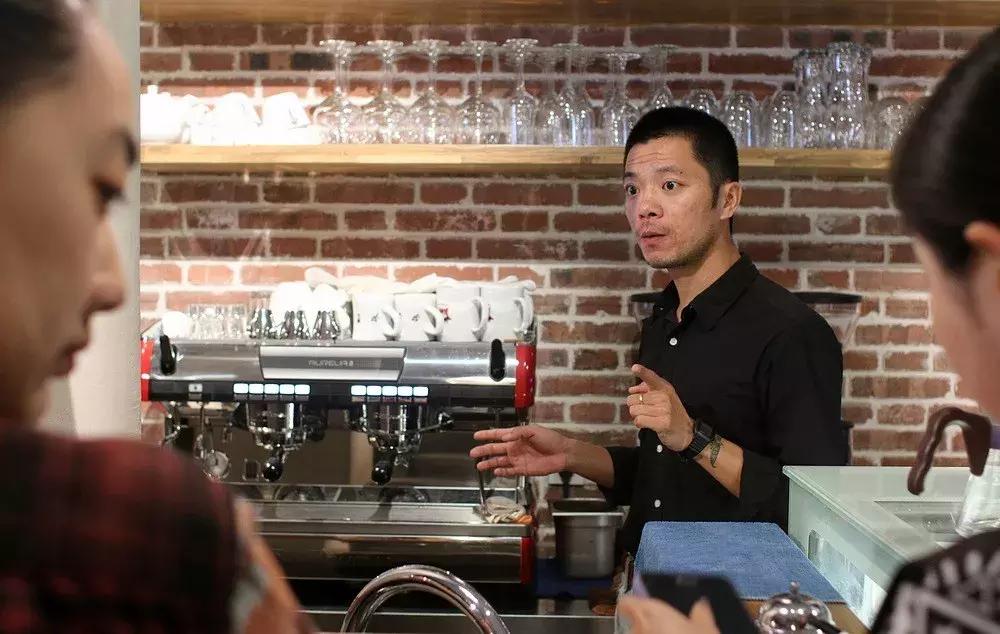 咖啡师工资不高还要坚持下去吗,咖啡师学徒大概多少工资一个月