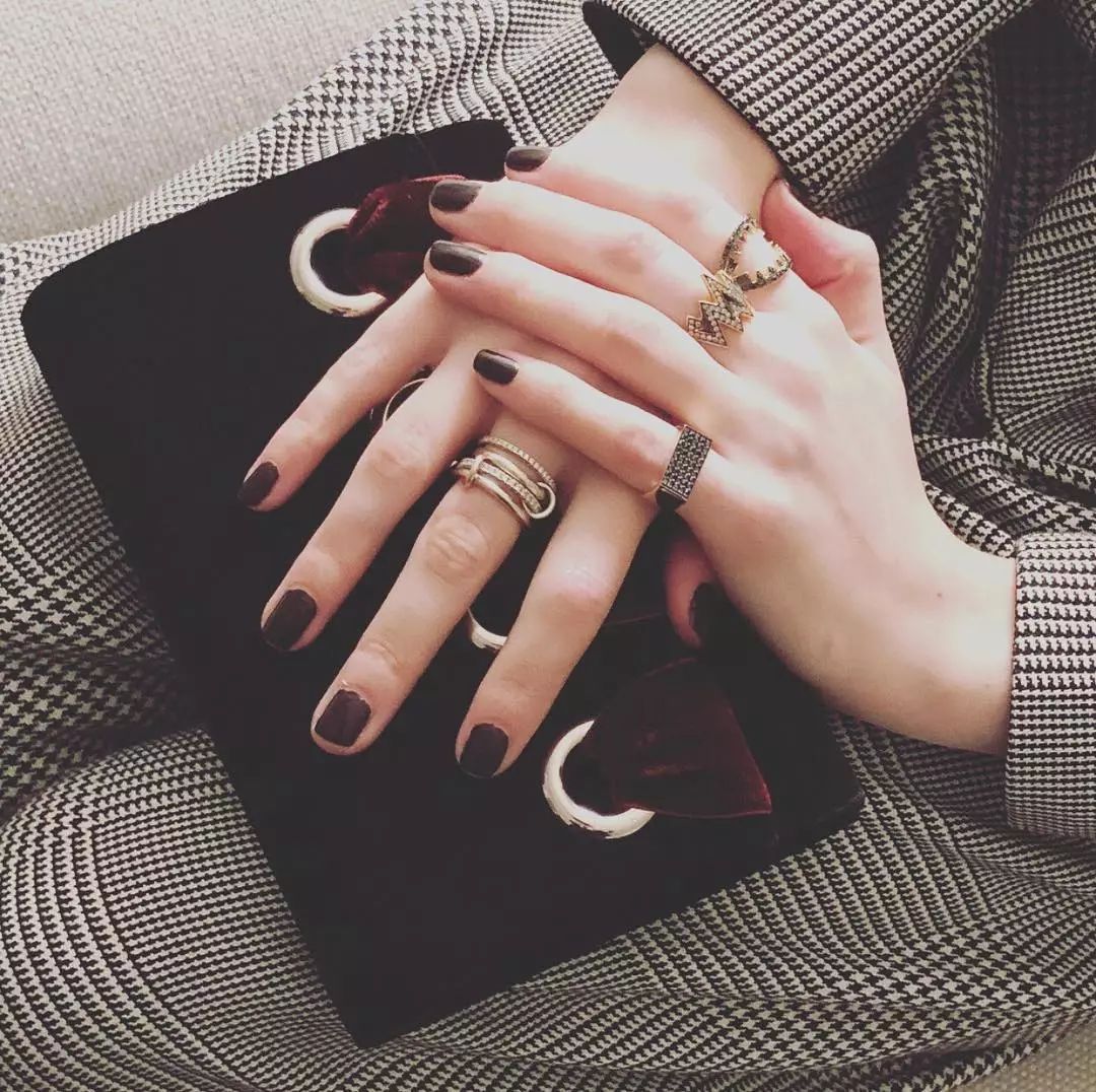 邓紫棋同款蛇形戒指,戒指不能戴太满