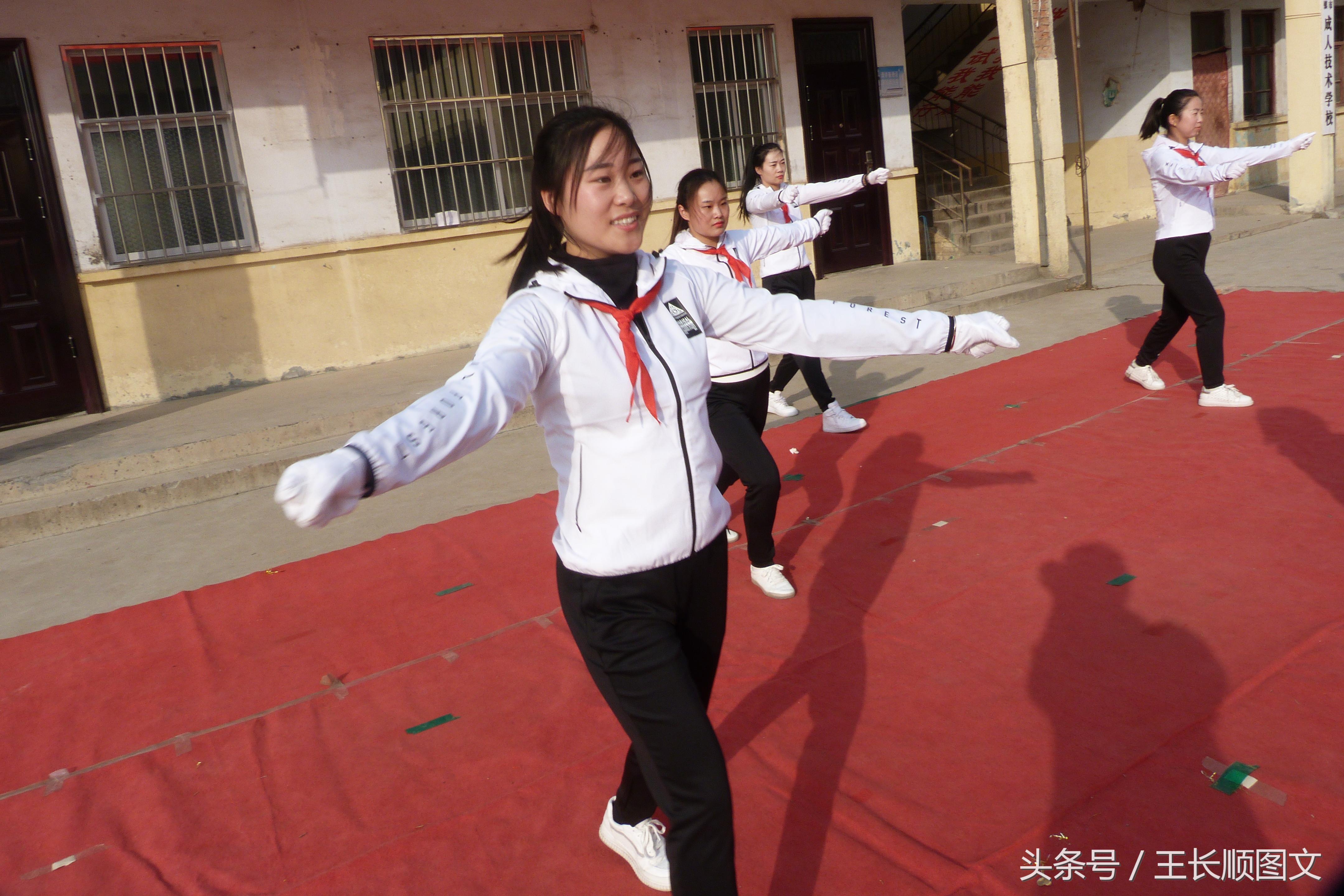 横栏小学第九套广播体操,横寨乡中心小学广播体操比赛