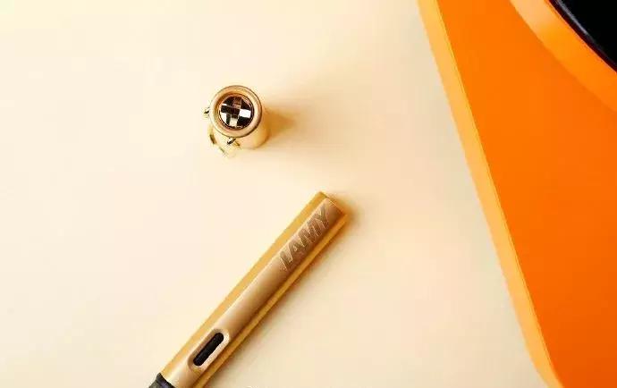 lamy凌美钢笔皮卡丘限量版,lamy钢笔国外包装