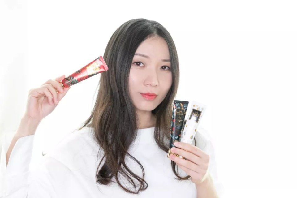 一支全脸可用的眼霜,一支眼霜