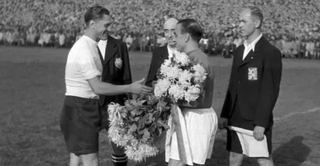 玻尔:丹麦国脚踢进奥运会斩获银牌,跨界当数学家还是菲尔兹主席