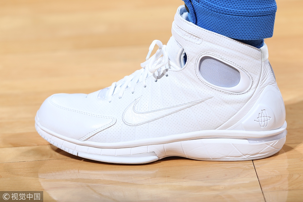 今日nba上脚球鞋欧文,今日nba球鞋上脚精选新浪看点