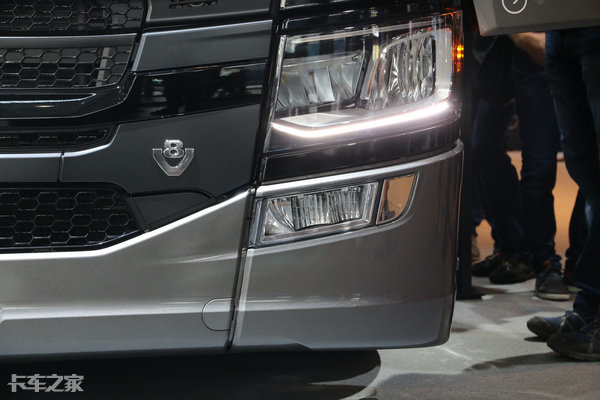 搭载v6发动机275匹马力的越野车,750匹马力的斯堪尼亚