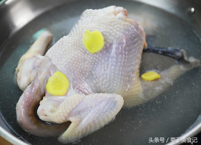 鲜人参汤补气血做法,鲜人参炖鸡汤的正确做法和功效