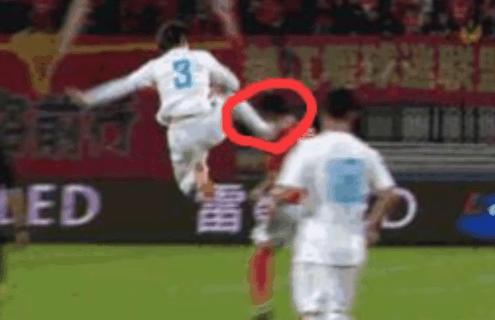 涓箼鑱旇禌鍐嶇幇鏆村姏鑲樺嚮,涓敳璧涘満鍙堣鏆村姏椋炶涪