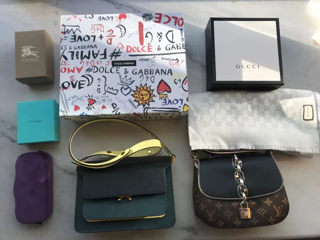 编辑们去了一趟时装周，攒了半年的工资全！没！了！