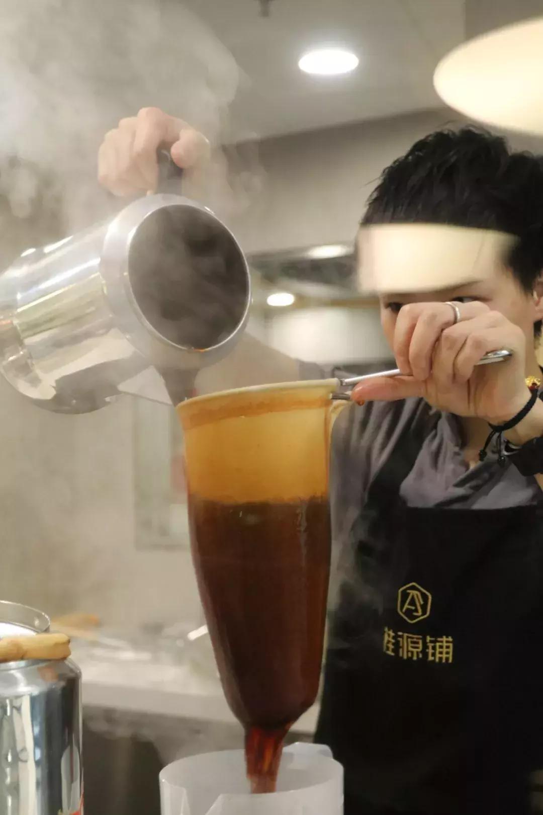 一秒驱寒！桂源铺全新2.0鸡蛋仔+4款港式“暖男”饮品，温暖上市