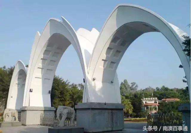 他财富不如李嘉诚，但在潮汕老家却比李嘉诚有名~