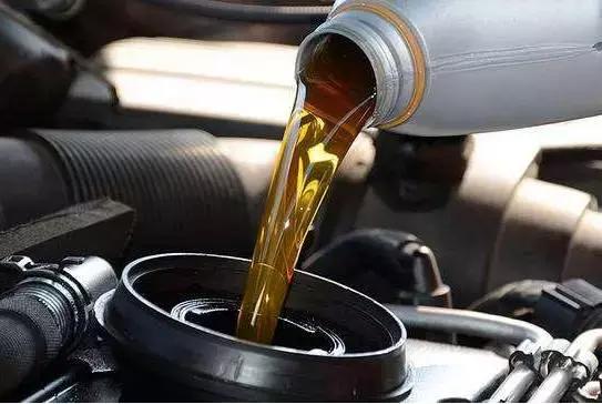 车子机油加多了怎么吸出来,机油加多了车子跑不动怎么办