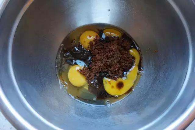 浓香的红枣糕，口感绵甜，小孩子和老人都很适合吃