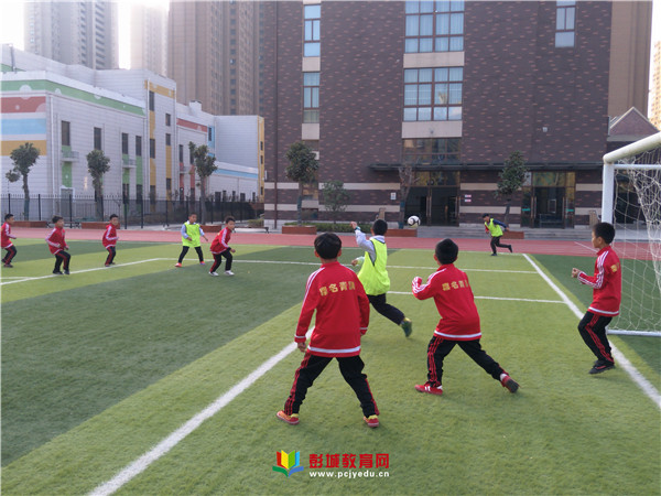 龙市小学vs联丰小学足球比赛,桃花园小学vs中尧路小学足球比赛