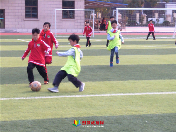 龙市小学vs联丰小学足球比赛,桃花园小学vs中尧路小学足球比赛