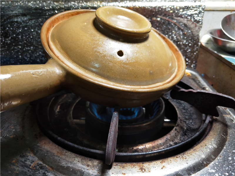 广式煲仔饭的家常做法电饭锅,广式煲仔饭的正宗做法