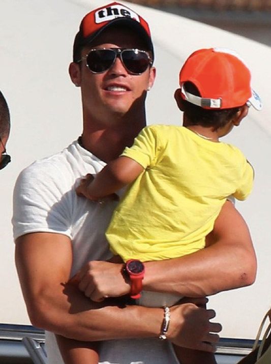 名人都爱昆仑表，为什么选他当代言？