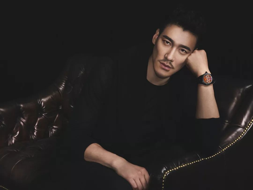 名人都爱昆仑表，为什么选他当代言？