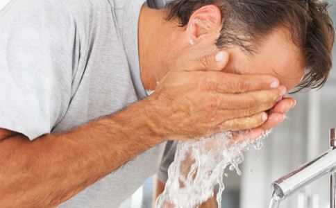 男士夏季皮肤保养正确方法,夏天男人怎么保养皮肤最好