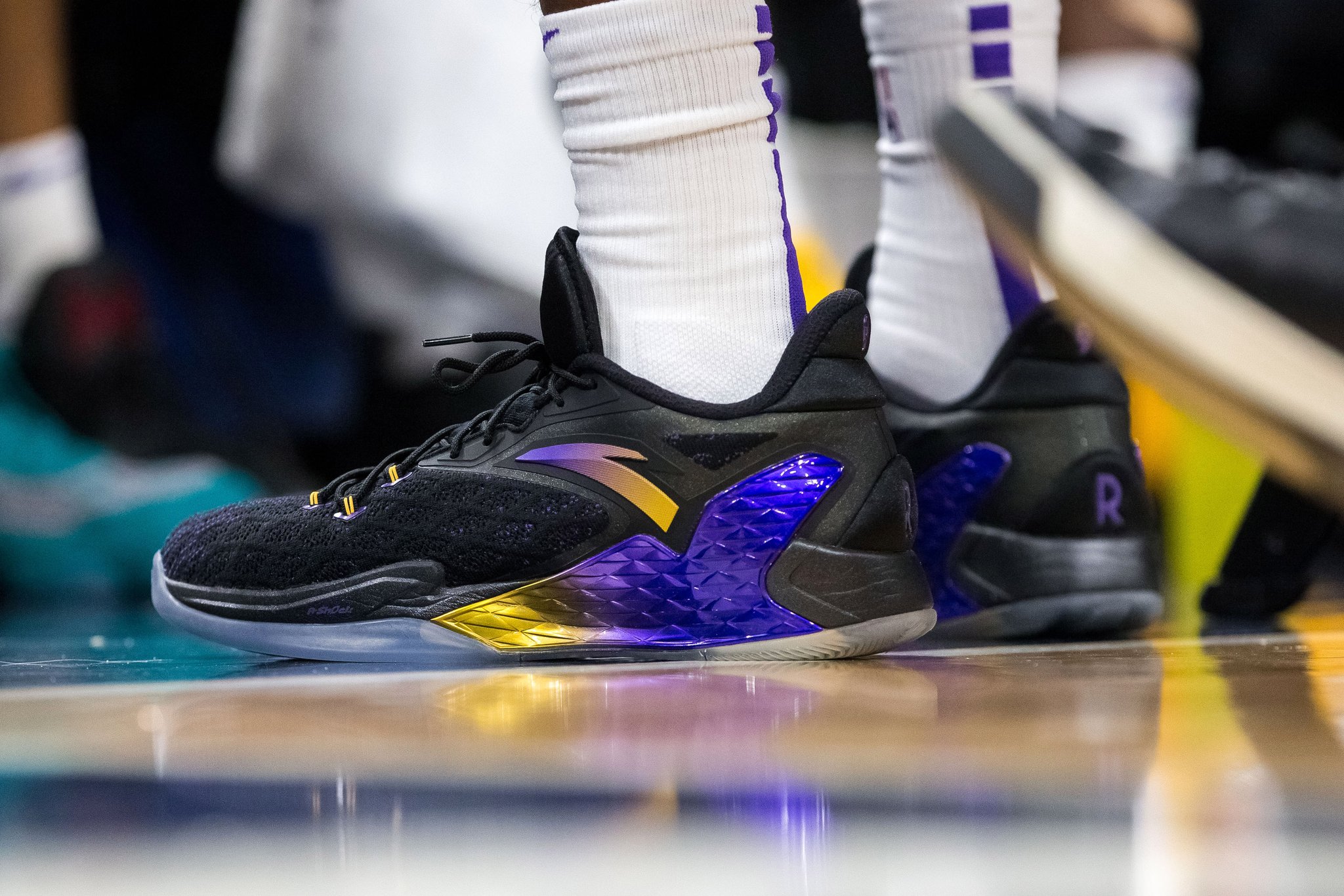 汤神回归穿的篮球鞋,汤神签约安踏前穿什么鞋