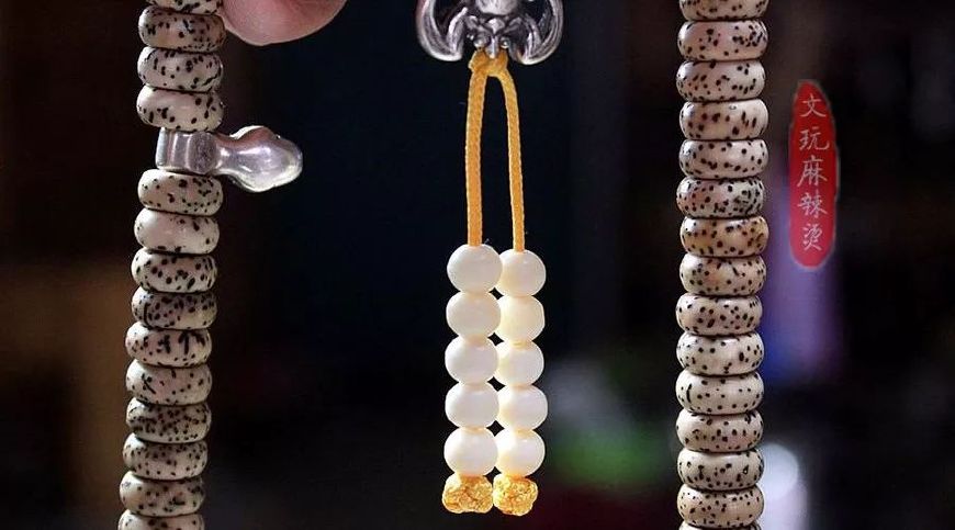 星月菩提用手盘还是戴手套盘,星月菩提干手盘好还是汗手盘好呢