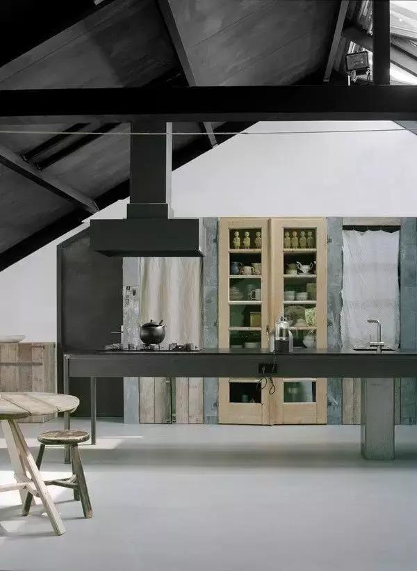 水泥自流平工序施工完整视频效果,自制蓝色水泥自流平的方法