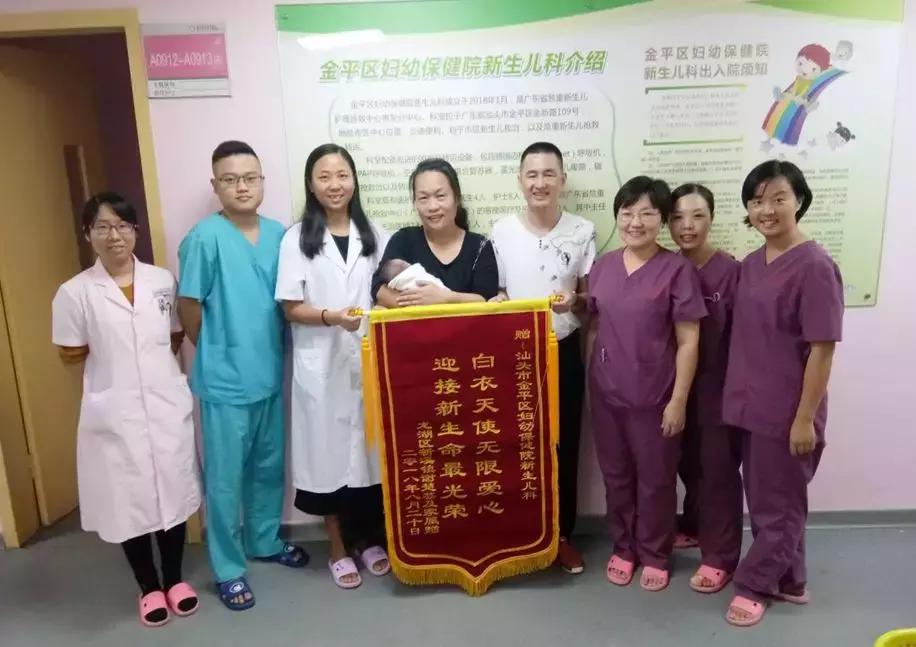 出生2斤多宝宝,出生2斤重的宝宝