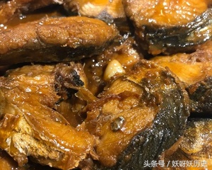 草鱼的家常做法炖鱼不放辣不放酒,郫县豆瓣酱炖鱼家常做法