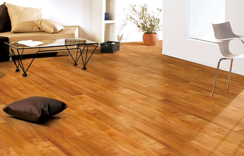 地板打蜡是用固体蜡还是液体蜡好？听万师傅一分析，才知被坑！