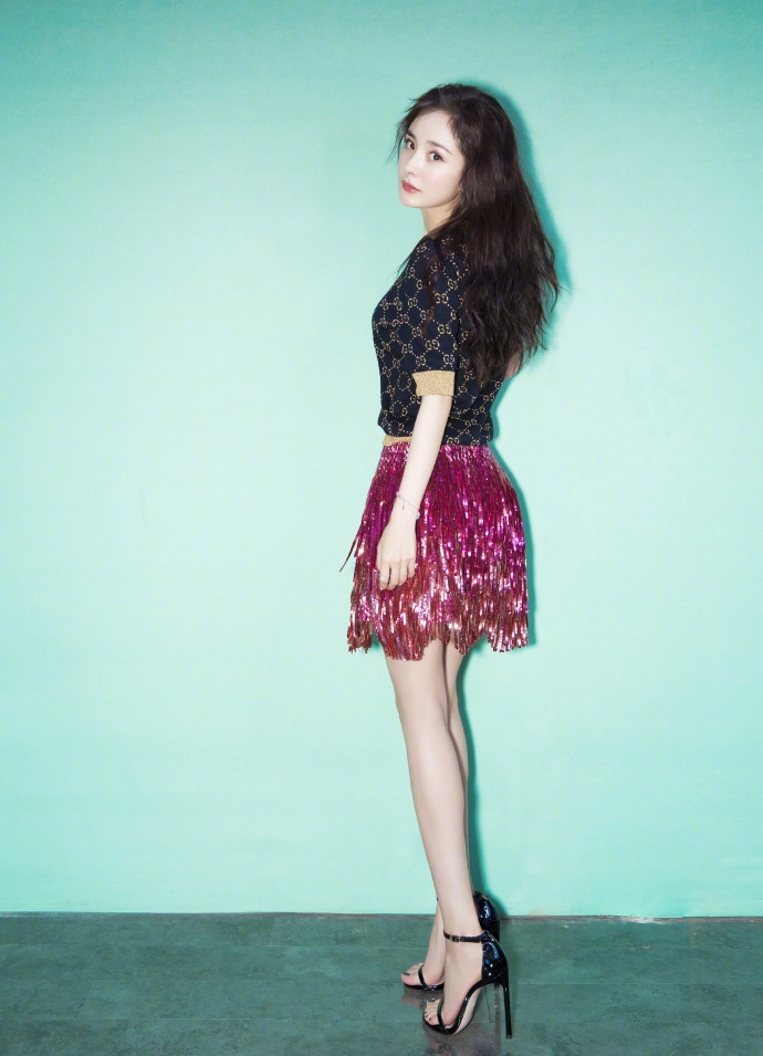 杨幂是一个拼命的人,34岁的杨幂不愧是带货女王