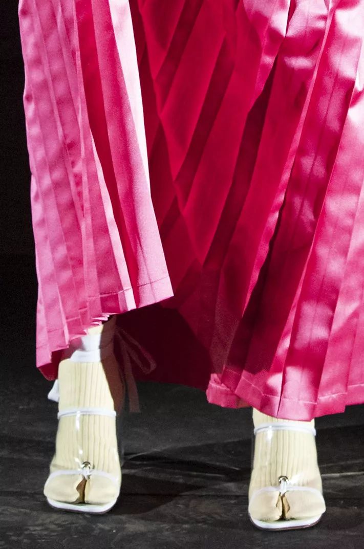 袜子怎样搭配才够舒适够时尚,袜子时尚搭配