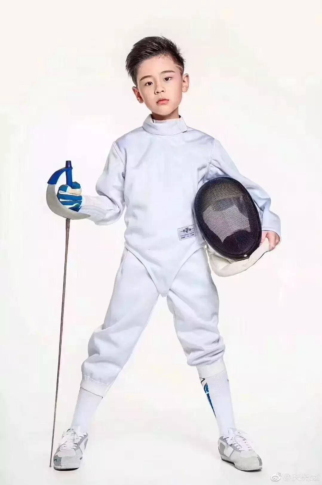 一线测评｜梦想孩子能够仗“剑”走天涯万国体育击剑运动实测