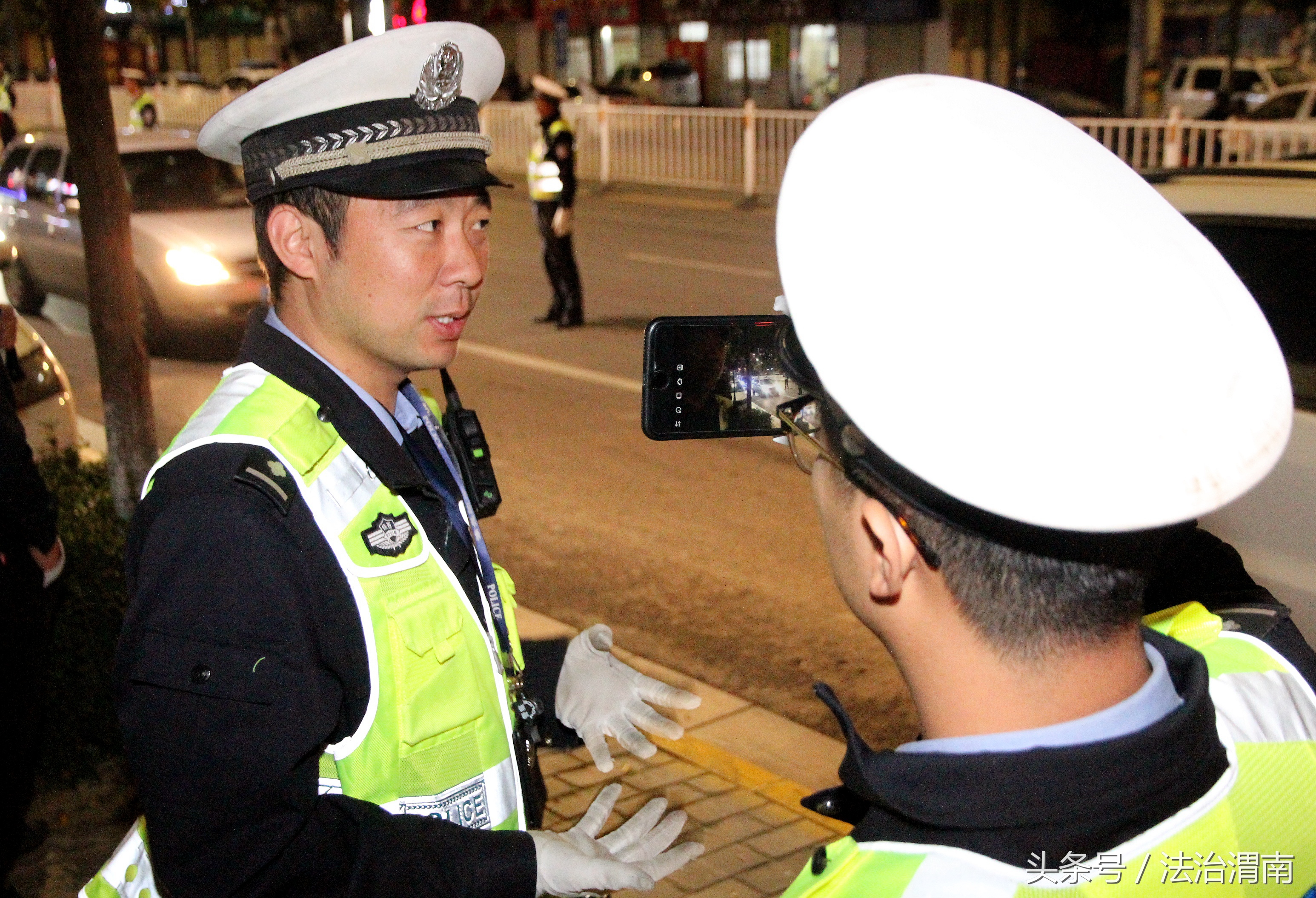 交警开展酒驾醉驾夜查统一行动,全警保平安交警严查酒驾违法行为