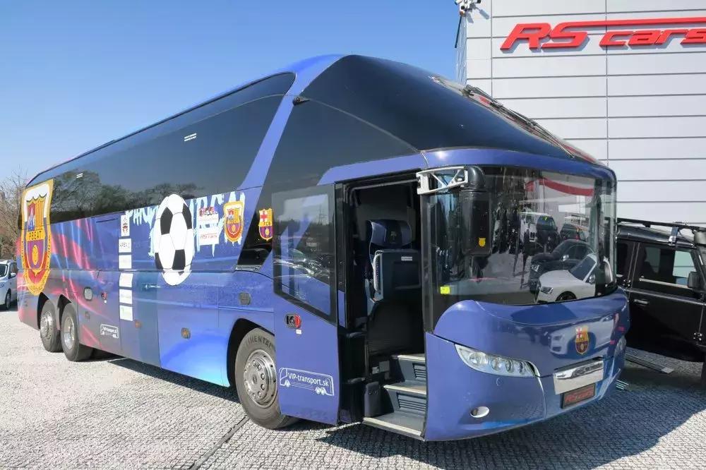 足球世界杯各国的大巴车,世界杯球队的大巴车是怎么抵达的