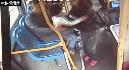 两岁小孩叼着奶瓶能睡着正常吗,两岁孩子叼着奶嘴离家出走