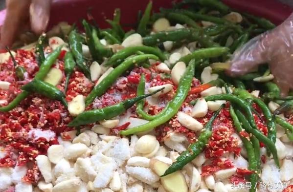 辣椒新吃法下饭解馋一辈子吃不够,辣椒吃不完可这样做