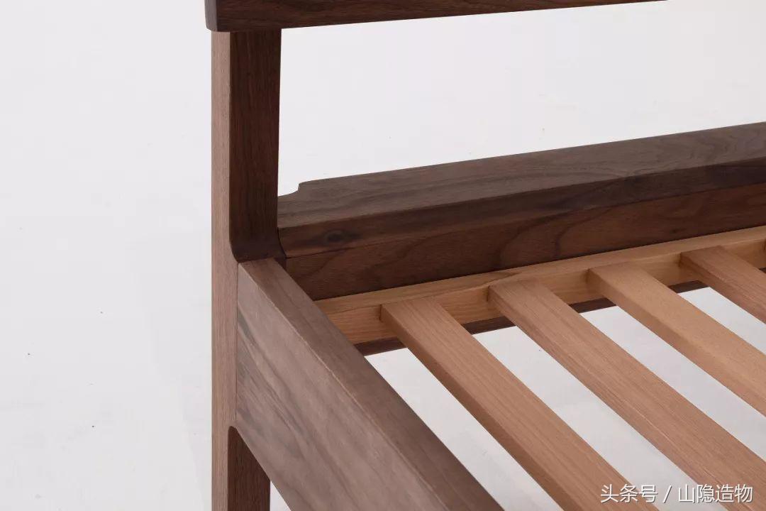 一个卧室一张双人床,一个房间两张实木床照片