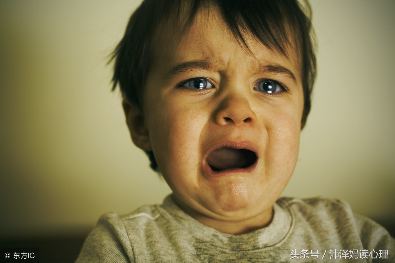 婴儿认生怎么办？做好这3点，帮助宝宝顺利度过认生期