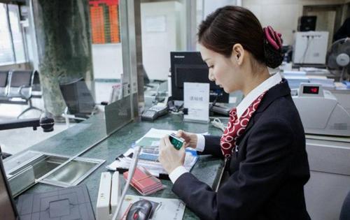 薪水实在太高，社科院都看不下去了！银行职工收入真是这么高吗？