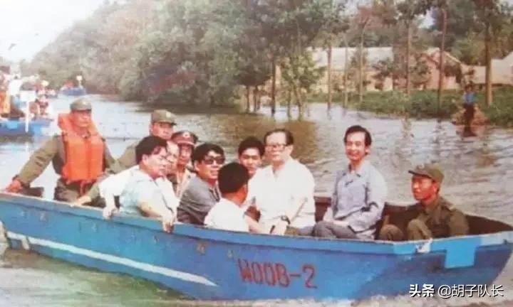 华东水灾义演的豪门夜宴,豪门夜宴华东水灾抱孩子唱歌