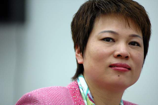 800亿浙江女首富跌落神坛,从巅峰跌入谷底的浙江女首富