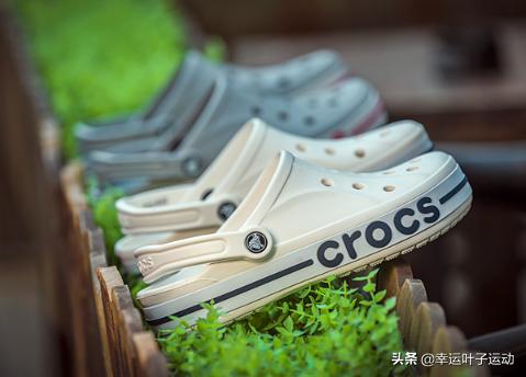 今夏最流行的凉鞋竟然都是透明的,今夏最值得入手的一款凉鞋